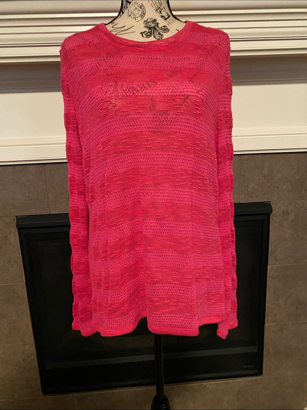 Versona Open-Knit Hot Pink Pullover. Size XL.